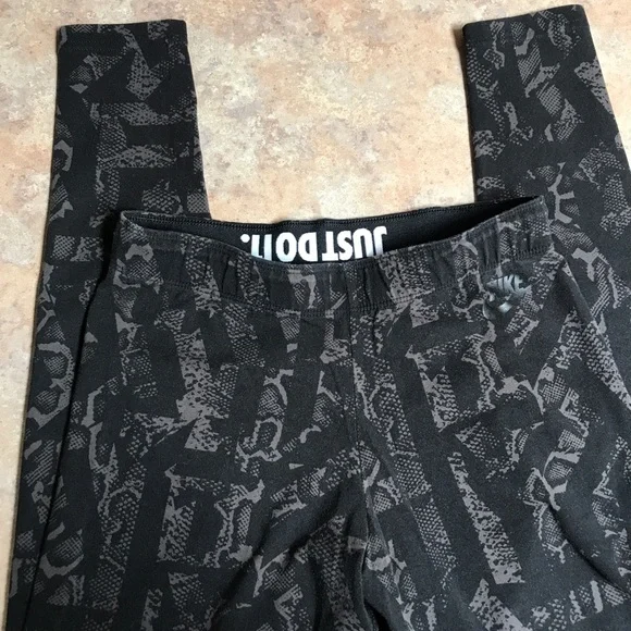 Nike LEG A SEE snake print leggings 841037-211 - Picture 9 of 15